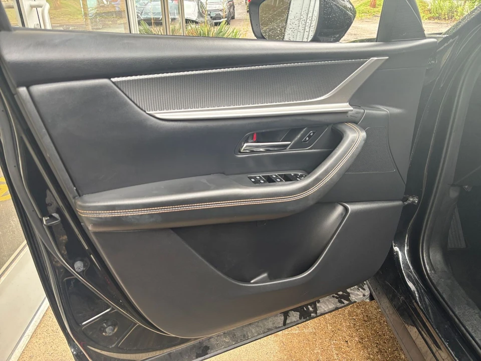 2025 Mazda CX-70 - Image 20 of 31