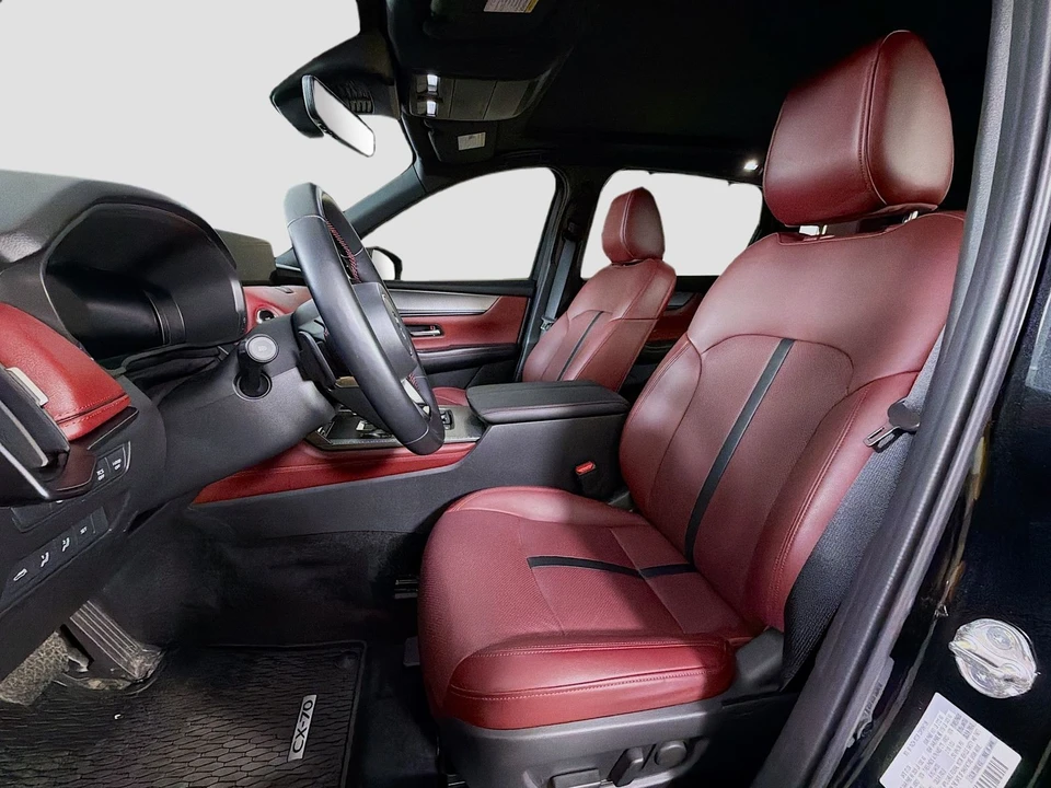 2025 Mazda CX-70 - Image 13 of 31
