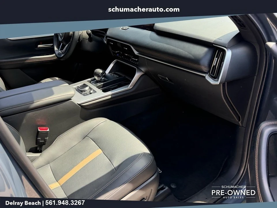 2025 Mazda CX-70 - Image 19 of 31