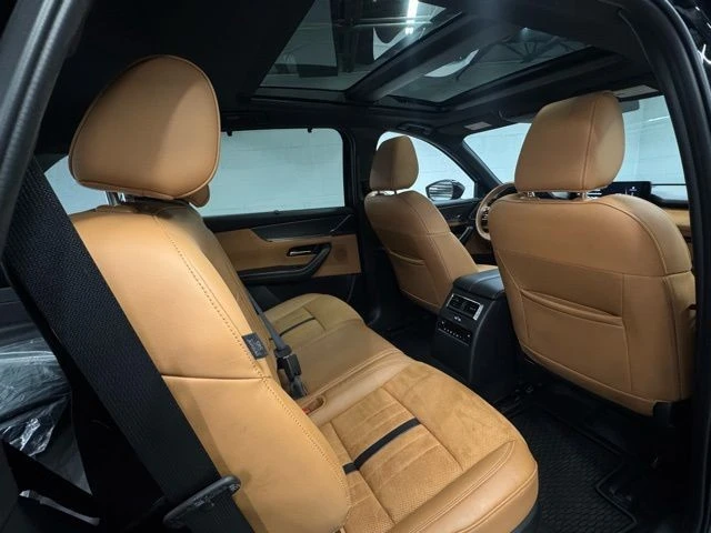 2025 Mazda CX-70 - Image 13 of 29