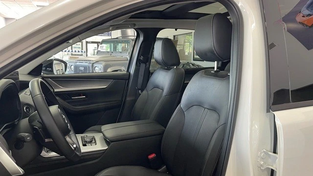 2025 Mazda CX-70 - Image 26 of 31