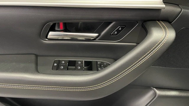 2025 Mazda CX-70 - Image 24 of 31