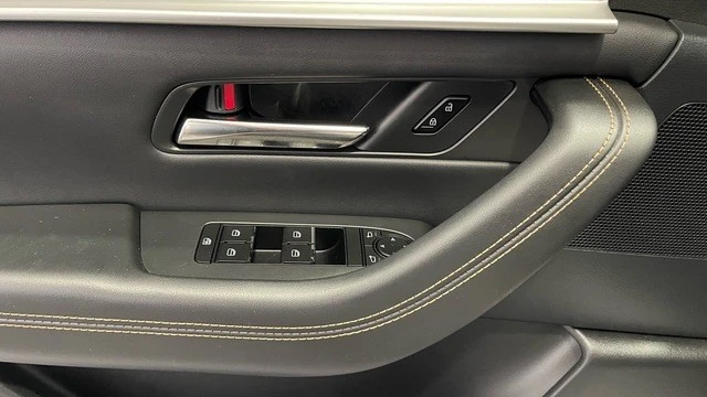 2025 Mazda CX-70 - Image 24 of 31