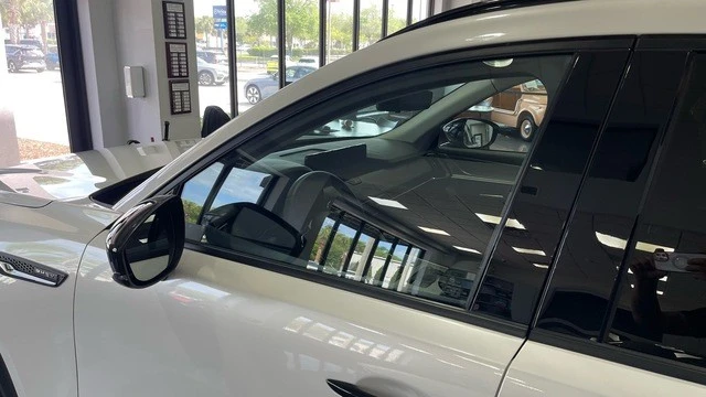 2025 Mazda CX-70 - Image 14 of 31