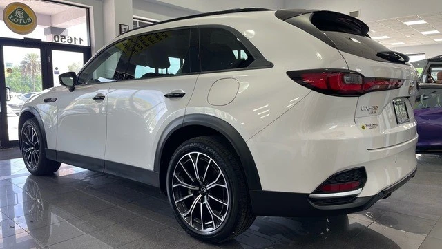 2025 Mazda CX-70 - Image 3 of 31