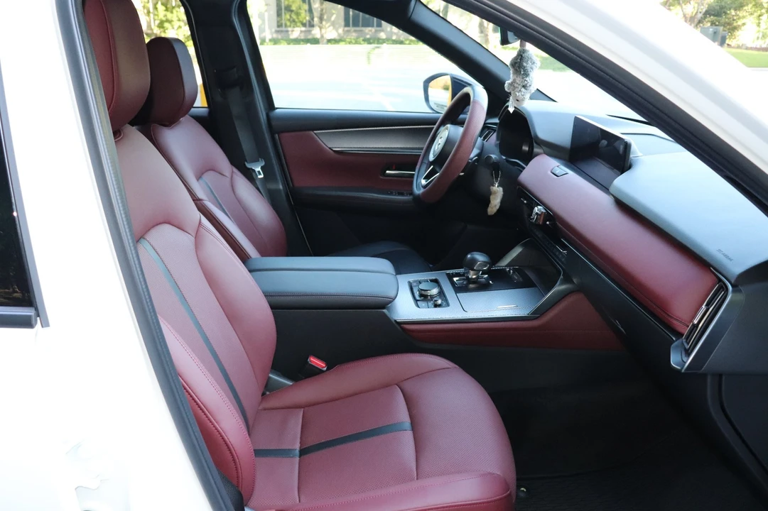 2025 Mazda CX-70 - Image 13 of 17