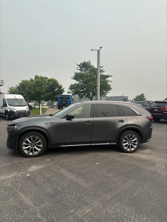 2025 Mazda CX-90 - Image 2 of 10