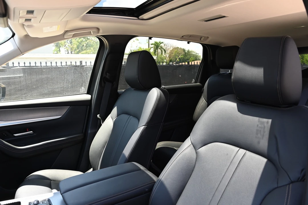 2025 Mazda CX-90 - Image 14 of 21