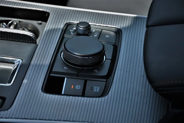 2025 Mazda CX-90 - Image 13 of 24