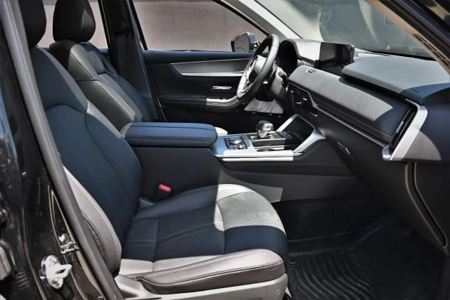 2025 Mazda CX-90 - Image 17 of 24