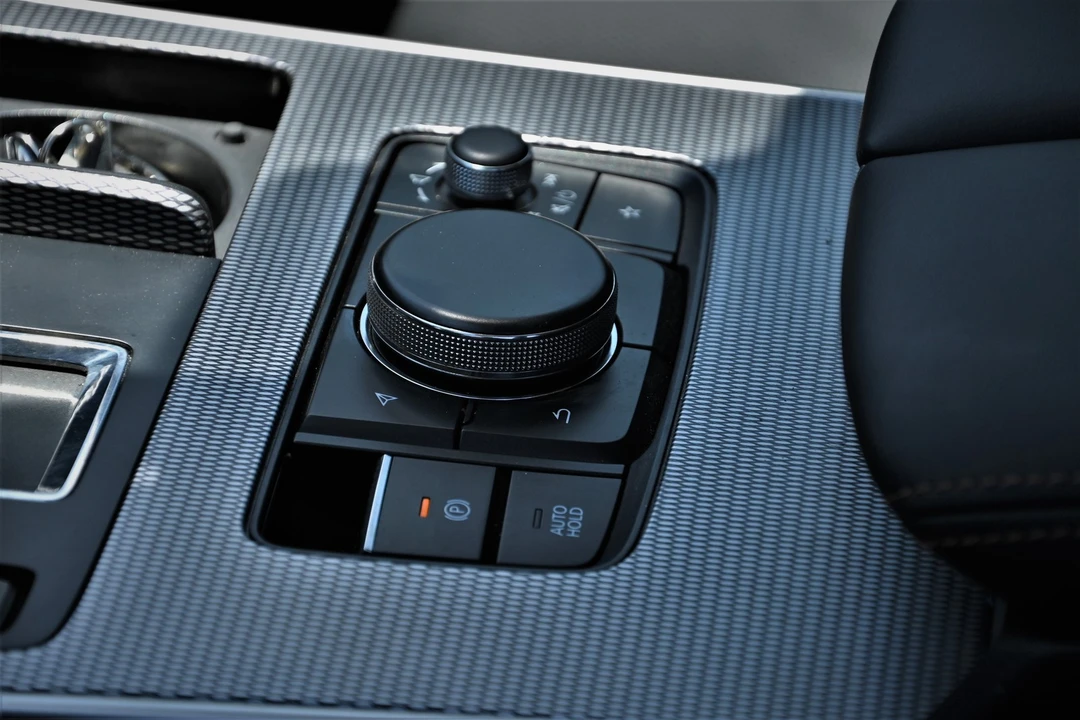 2025 Mazda CX-90 - Image 13 of 21
