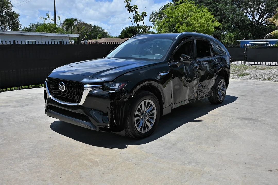 2025 Mazda CX-90 - Image 2 of 21