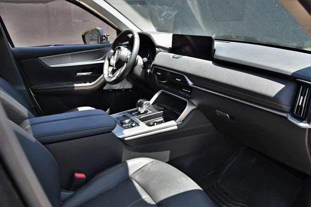 2025 Mazda CX-90 - Image 18 of 24