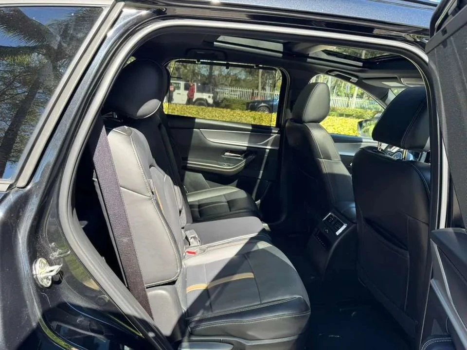 2025 Mazda CX-90 - Image 11 of 12