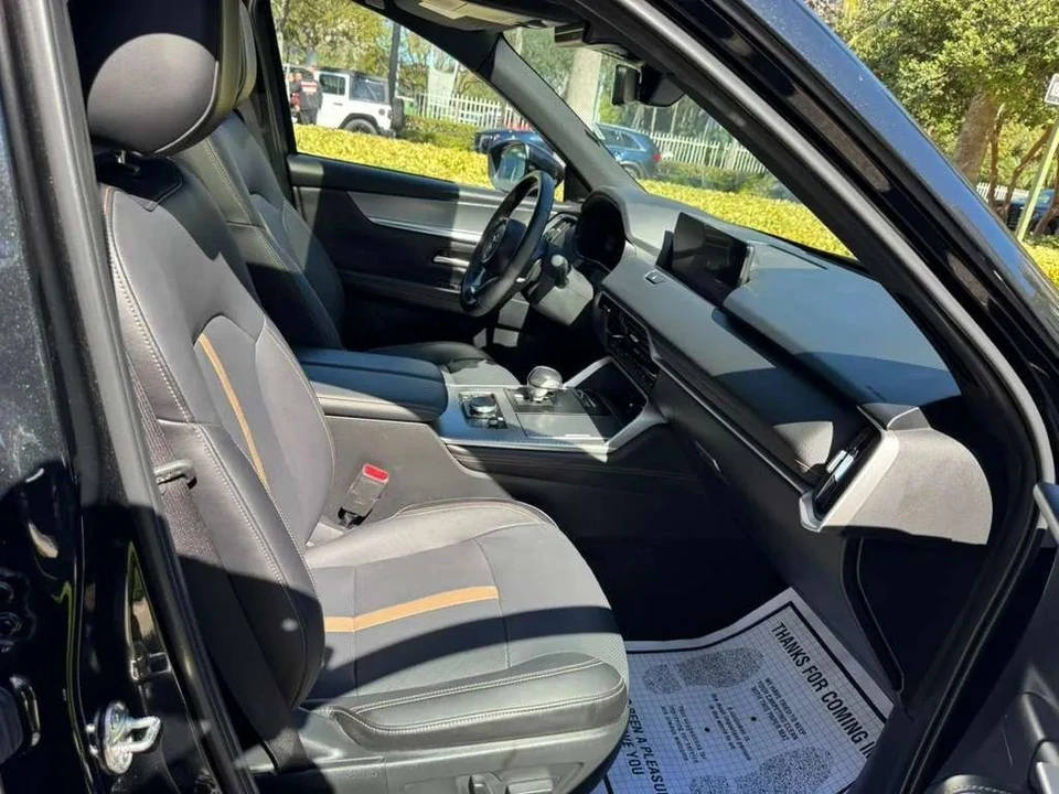 2025 Mazda CX-90 - Image 10 of 12