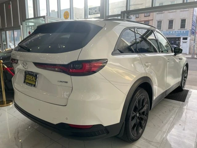 2025 Mazda CX-90 - Image 8 of 31
