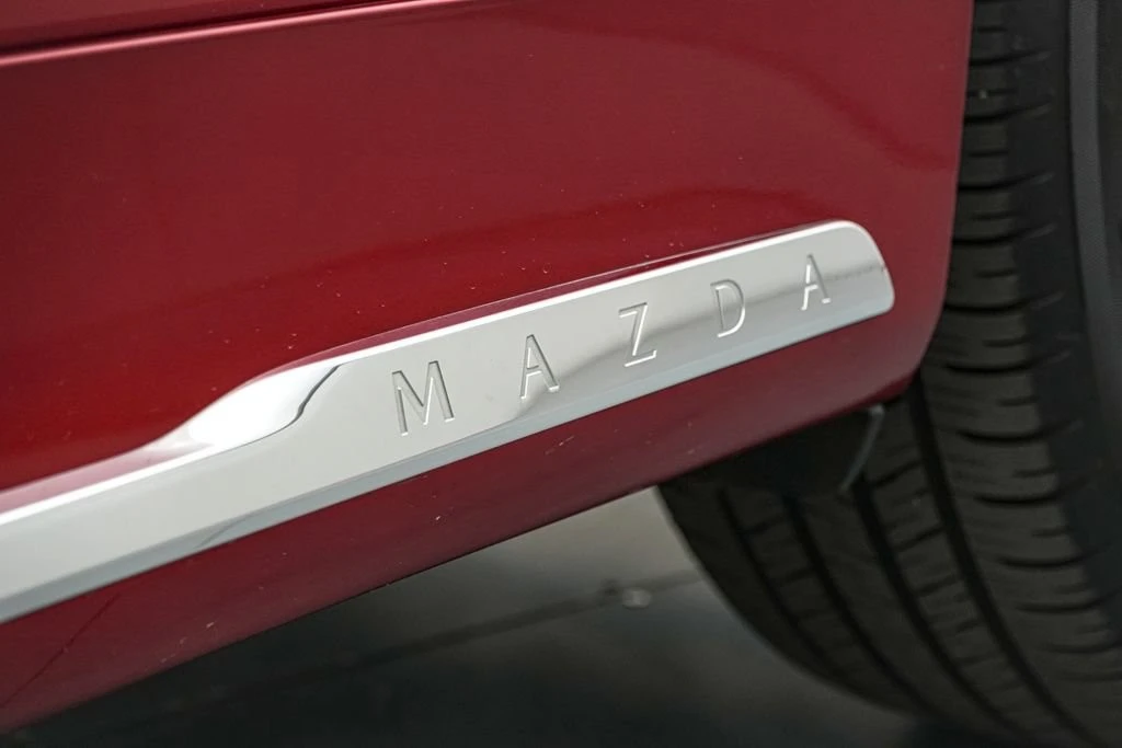 2025 Mazda CX-90 - Image 13 of 21