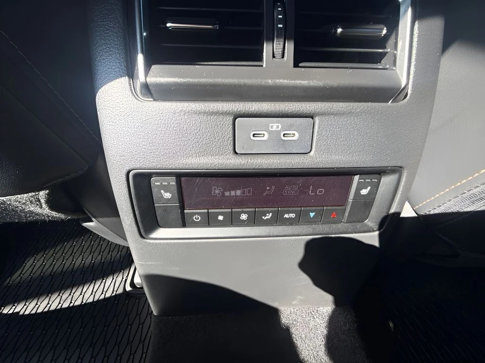 2025 Mazda CX-90 - Image 12 of 31