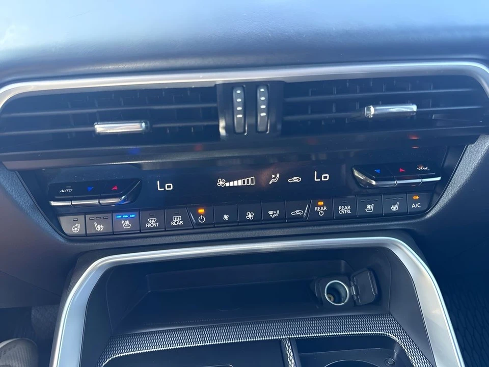 2025 Mazda CX-90 - Image 17 of 31