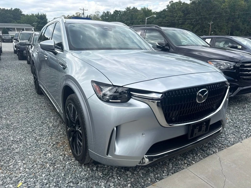 2025 Mazda CX-90 - Image 2 of 5