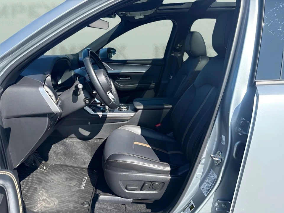 2025 Mazda CX-90 - Image 9 of 31