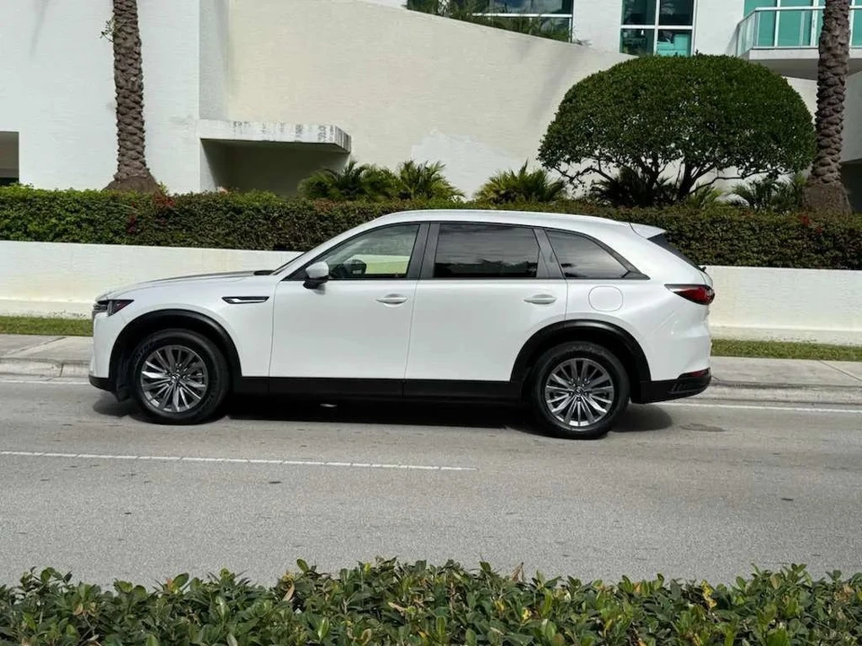 2025 Mazda CX-90 - Image 10 of 12