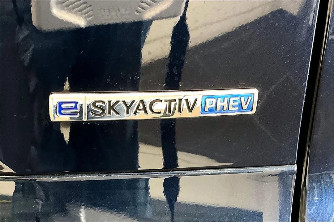 2025 Mazda CX-90 - Image 10 of 12