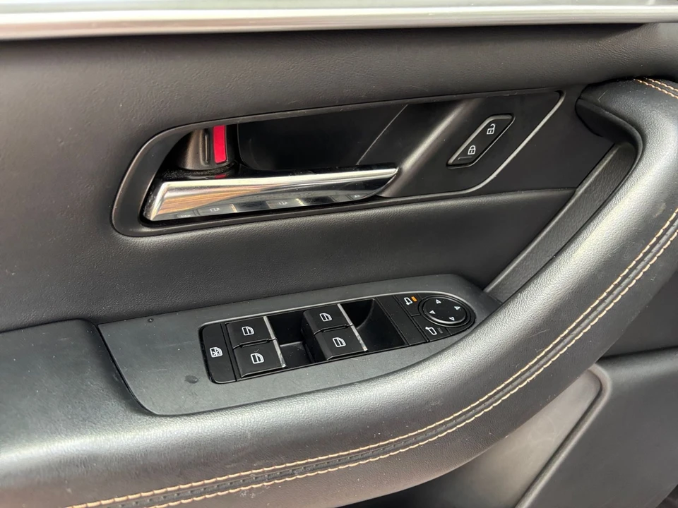 2025 Mazda CX-90 - Image 17 of 31