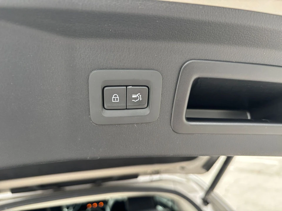 2025 Mazda CX-90 - Image 19 of 31