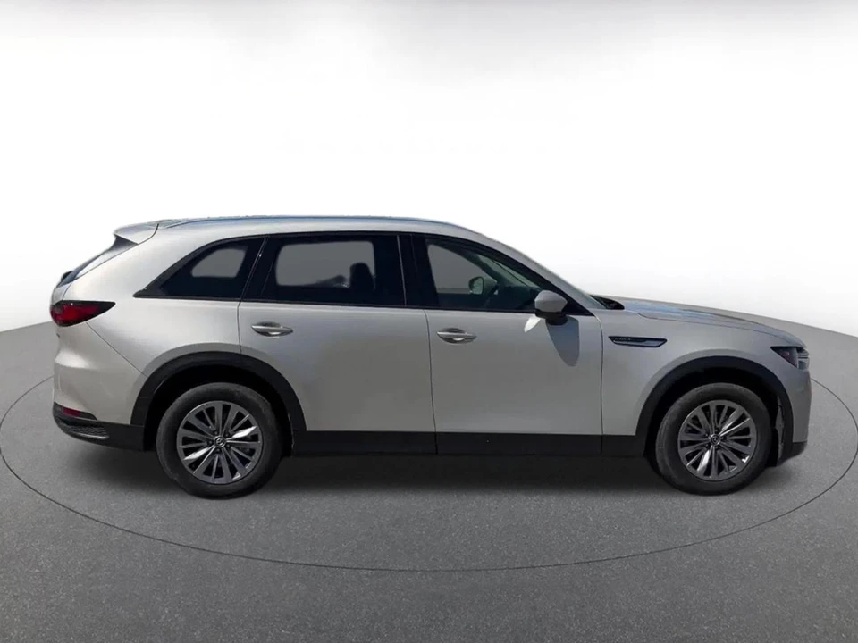 2025 Mazda CX-90 - Image 13 of 31