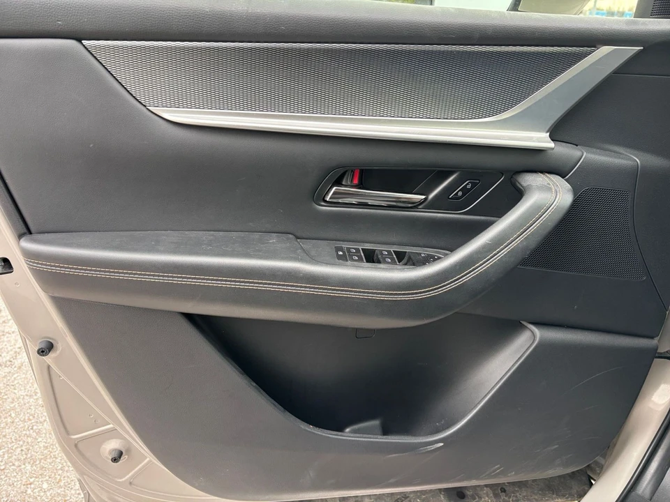 2025 Mazda CX-90 - Image 15 of 31