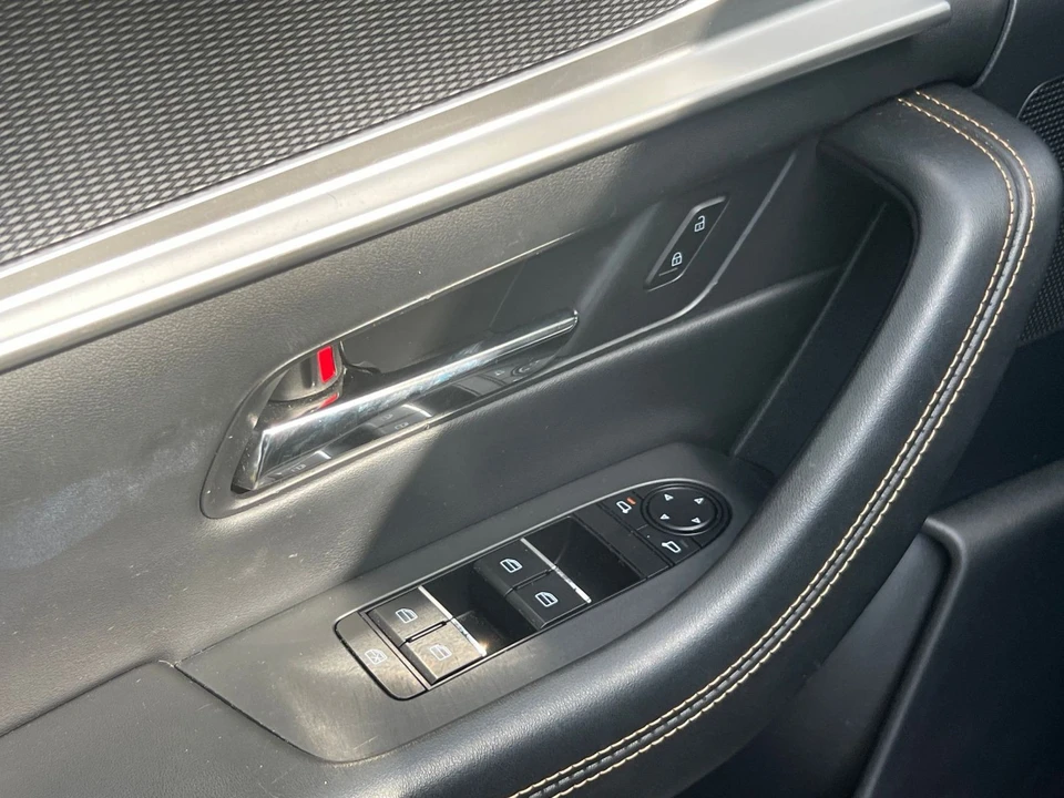 2025 Mazda CX-90 - Image 15 of 31