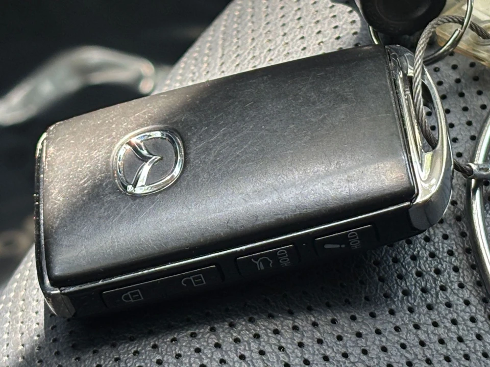 2025 Mazda CX-90 - Image 24 of 31