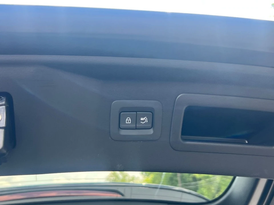 2025 Mazda CX-90 - Image 17 of 31