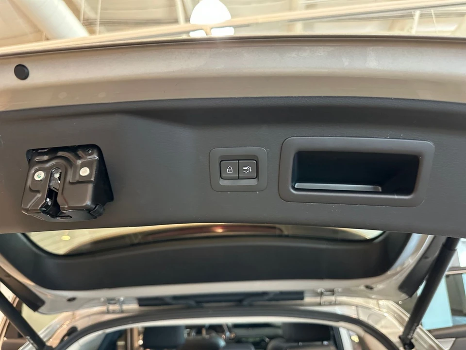 2025 Mazda CX-90 - Image 21 of 31