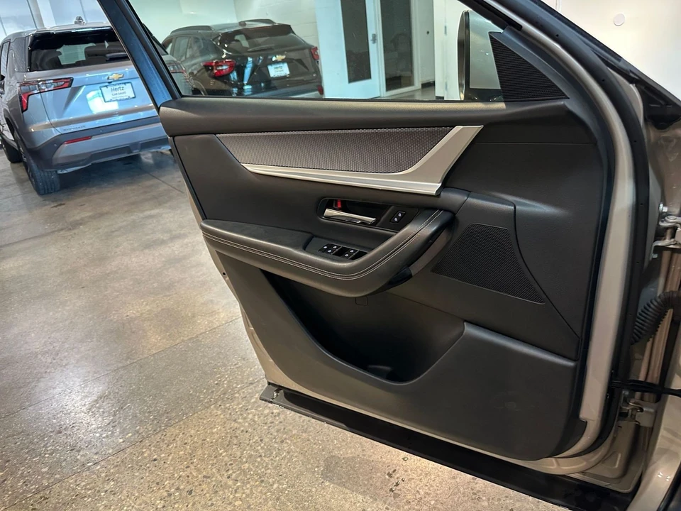 2025 Mazda CX-90 - Image 17 of 31