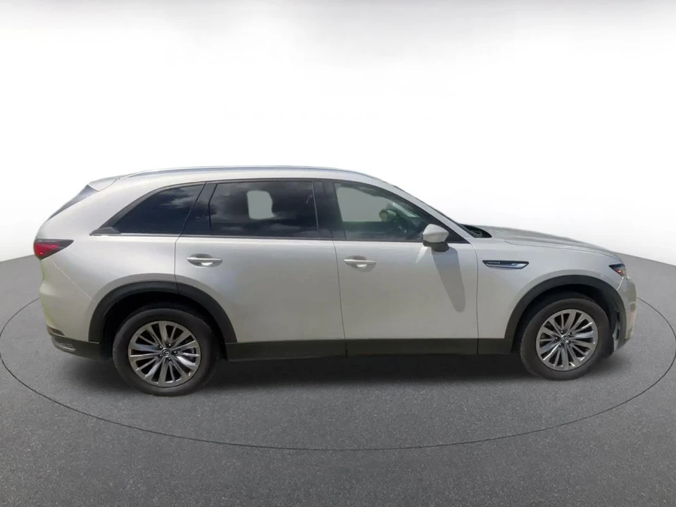 2025 Mazda CX-90 - Image 17 of 31