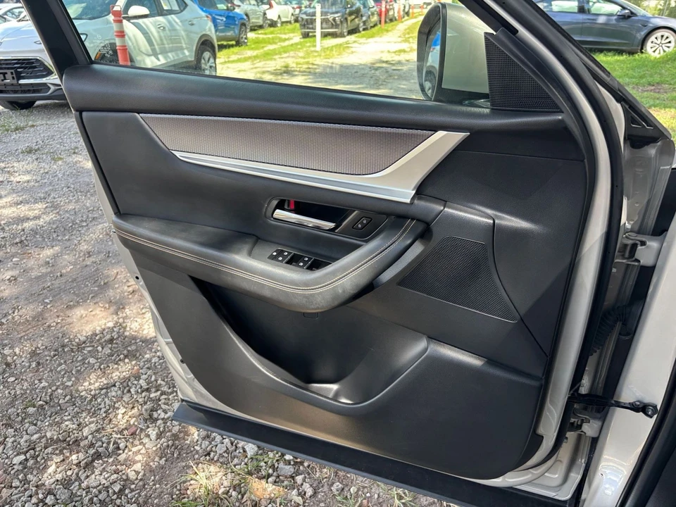 2025 Mazda CX-90 - Image 20 of 31