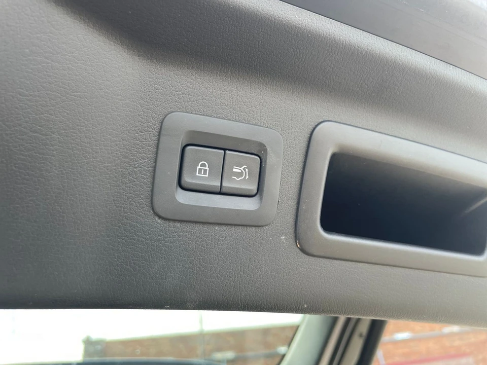 2025 Mazda CX-90 - Image 19 of 31