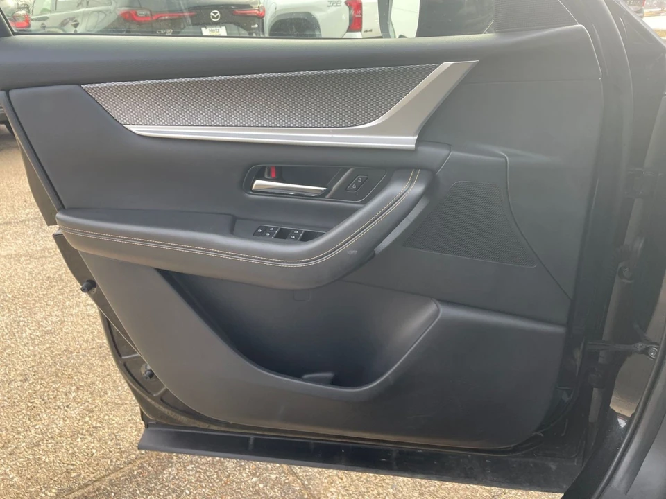 2025 Mazda CX-90 - Image 15 of 31
