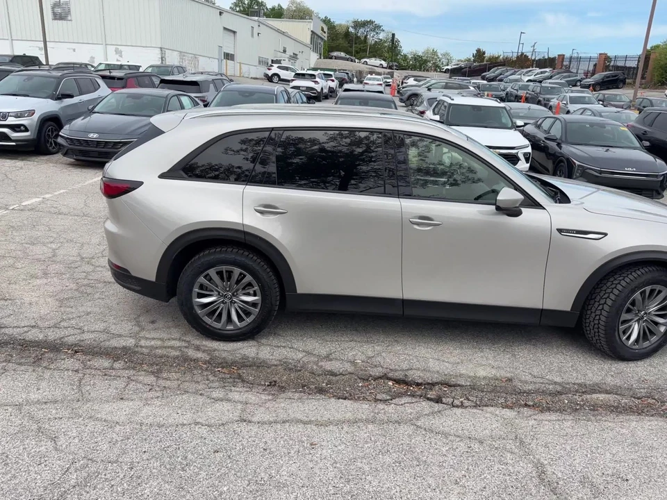 2025 Mazda CX-90 - Image 13 of 31