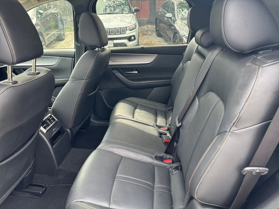 2025 Mazda CX-90 - Image 17 of 31