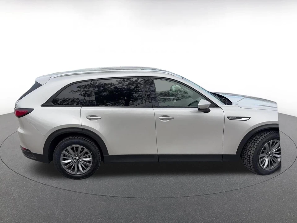 2025 Mazda CX-90 - Image 13 of 31