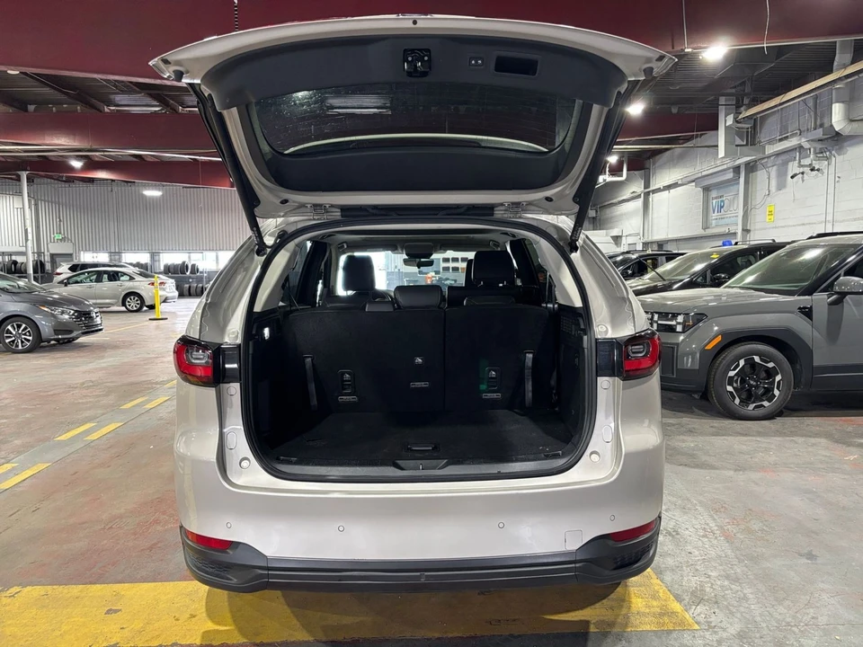 2025 Mazda CX-90 - Image 23 of 31