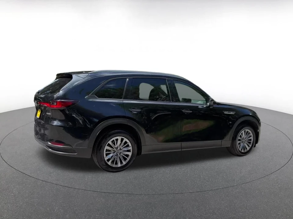 2025 Mazda CX-90 - Image 17 of 31
