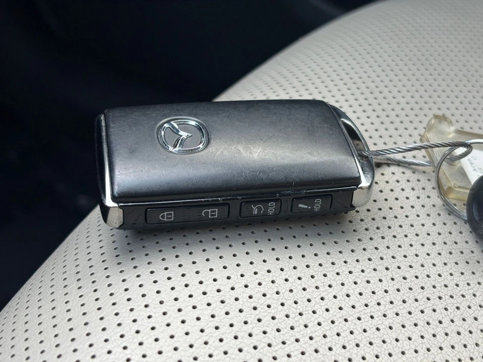 2025 Mazda CX-90 - Image 19 of 31