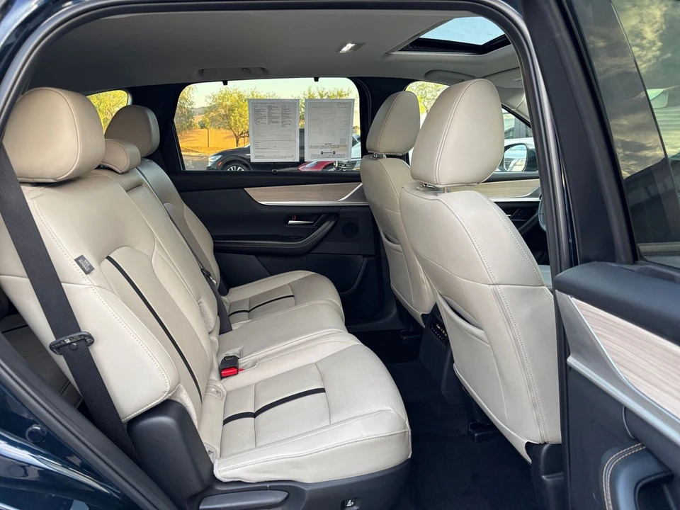 2025 Mazda CX-90 - Image 24 of 31