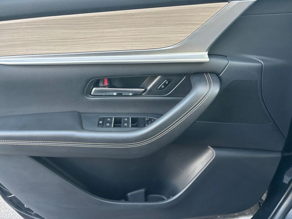 2025 Mazda CX-90 - Image 17 of 31