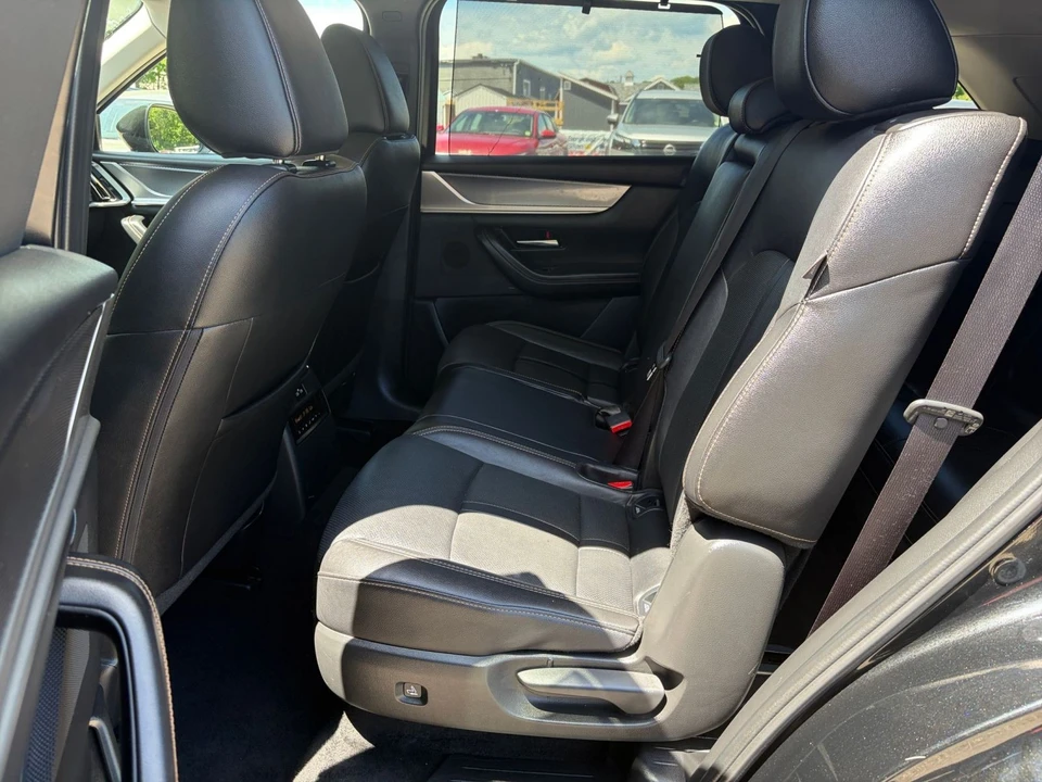 2025 Mazda CX-90 - Image 25 of 31