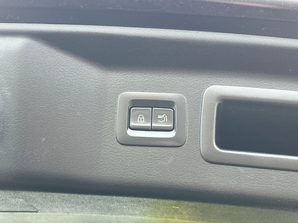 2025 Mazda CX-90 - Image 15 of 31